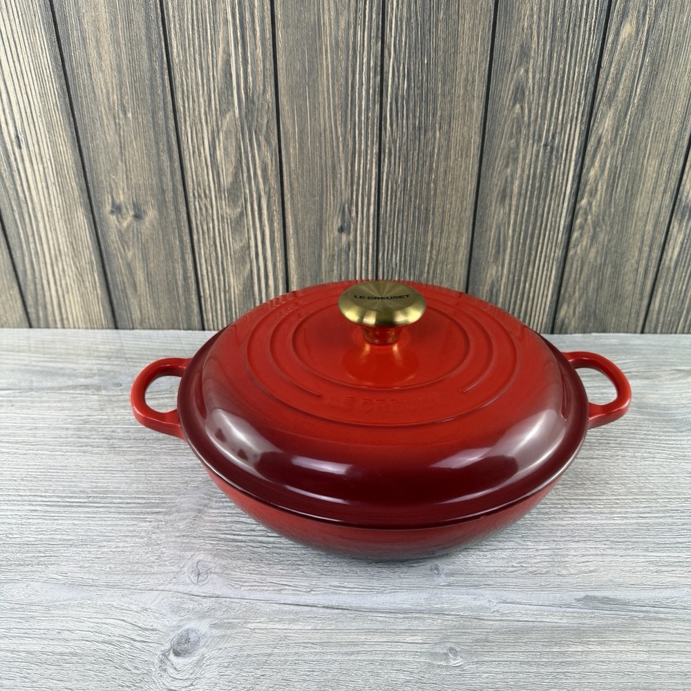 Le Creuset Signature Braiser 2.25 Qt 26cm Enameled Cast Iron Gold Knob w/Lid